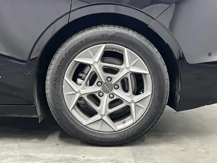 Lynk & Co 10 EM-P 2025 Model 120 4WD Ultra – фото 9