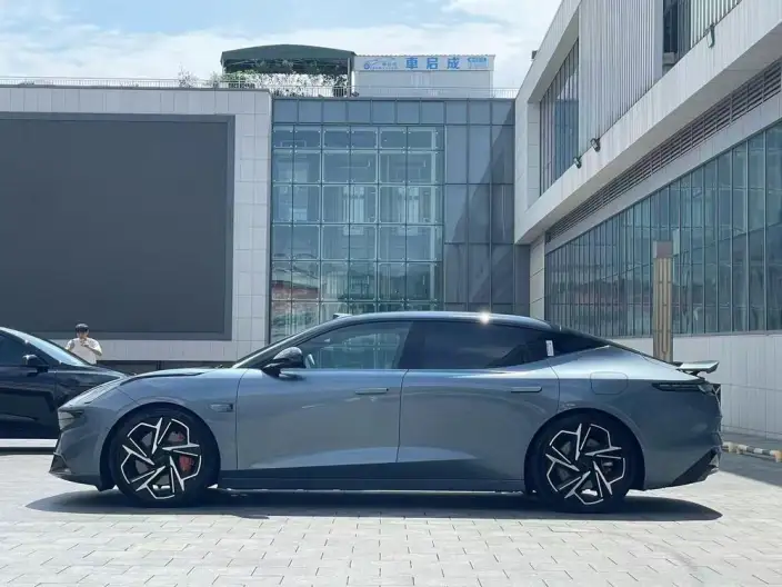 **Lynk & Co Z10** 2024 Model 95kWh 702km 4WD Smart Driving Ultra – фото 4