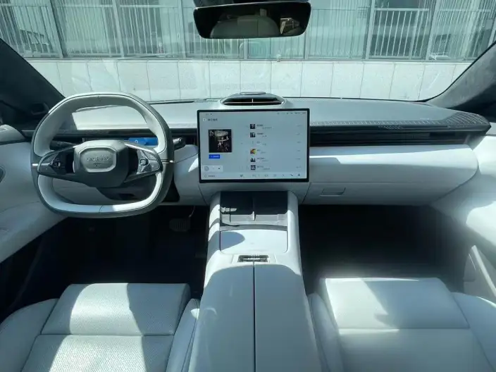 **Lynk & Co Z10** 2024 Model 95kWh 702km 4WD Smart Driving Ultra – фото 9