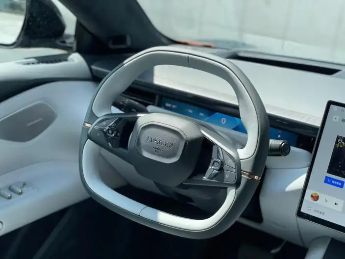 **Lynk & Co Z10** 2024 Model 95kWh 702km 4WD Smart Driving Ultra – фото 10