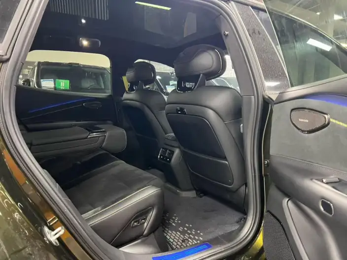 Lynk & Co 10 EM-P 2025 Model 240 4WD Ultra Sports Edition – фото 9