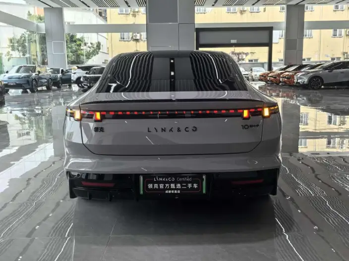 Lynk & Co 10 EM-P 2025 Model 240 4WD Ultra – фото 6