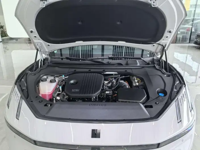 Lynk & Co 10 EM-P 2025 Model 240 4WD Ultra – фото 9