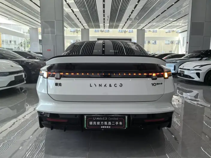 Lynk & Co 10 EM-P 2025 Model 240 4WD Ultra – фото 6