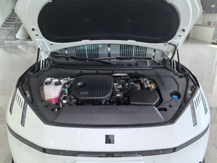Lynk & Co 10 EM-P 2025 Model 240 4WD Ultra – фото 9