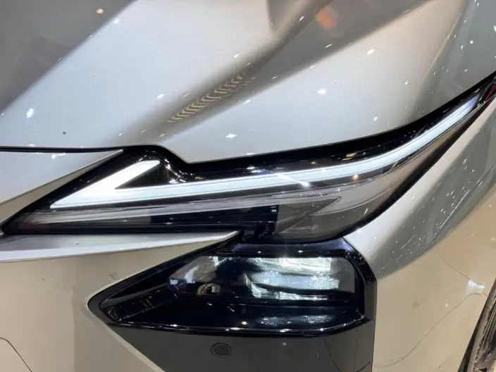 Lexus ES 2026 Model 300h – фото 6