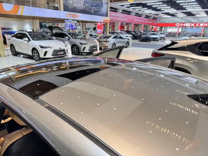 Lexus ES 2026 Model 300h – фото 8