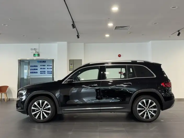 Mercedes-Benz GLB 2025 Model GLB 220 Fashion Model