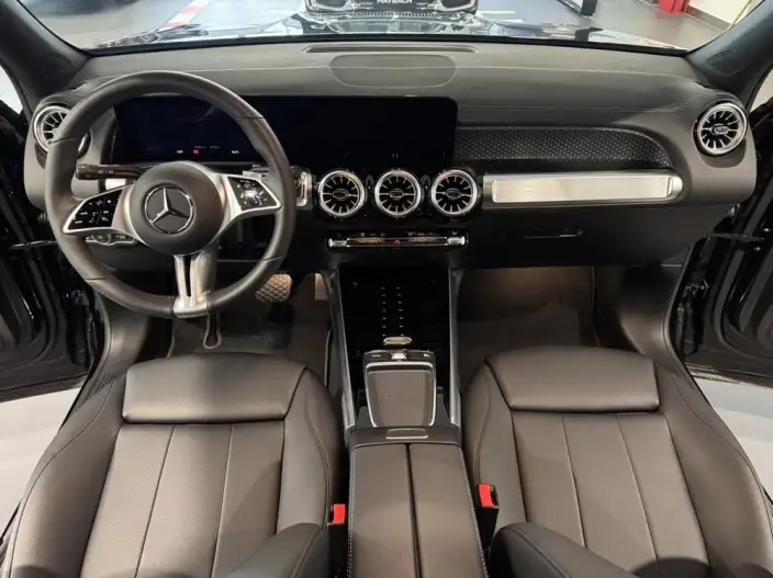 Mercedes-Benz GLB 2025 Model GLB 220 Fashion Model – фото 7