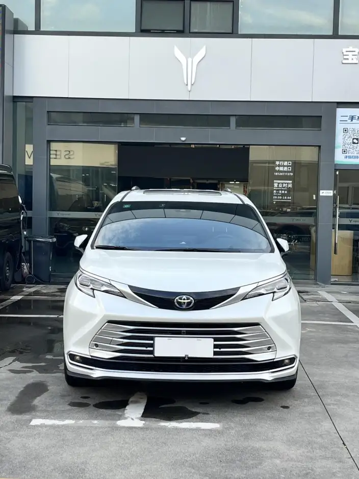 Toyota Sienna 2021 Model 2.5L Hybrid Platinum edition