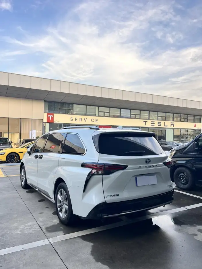 Toyota Sienna 2021 Model 2.5L Hybrid Platinum edition