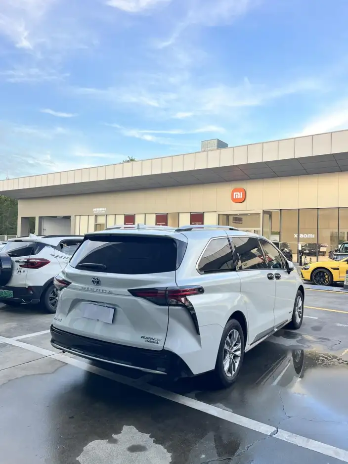 Toyota Sienna 2021 Model 2.5L Hybrid Platinum edition – фото 5