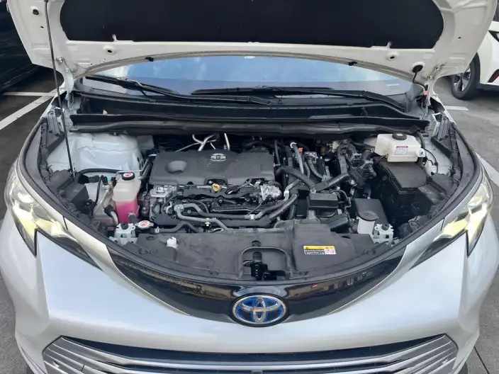 Toyota Sienna 2021 Model 2.5L Hybrid Platinum edition – фото 6