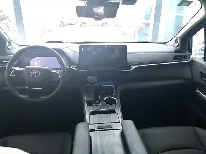 Toyota Sienna 2021 Model 2.5L Hybrid Platinum edition – фото 10