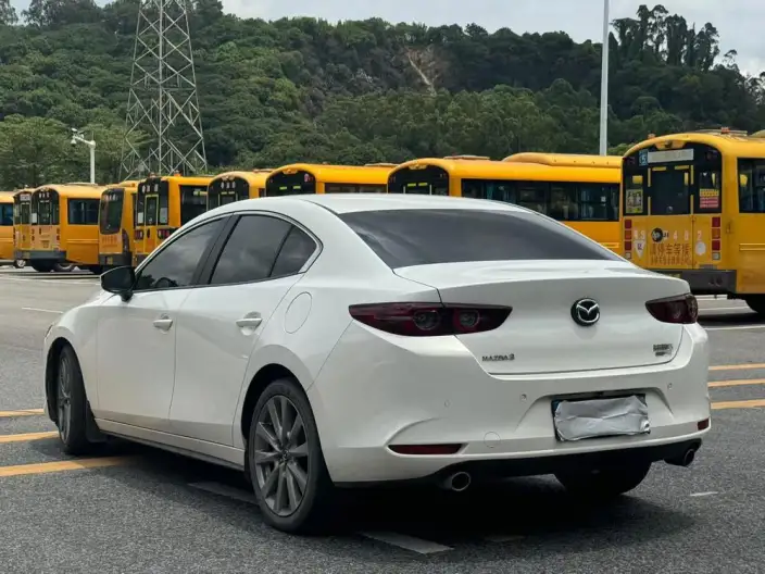 Mazda3 Axela 2022 Model 2.0L Automatic Zhi Shine Edition