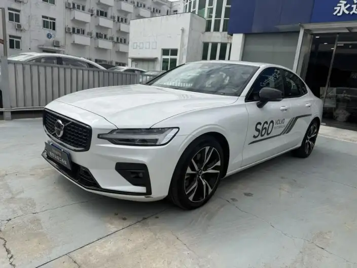 Volvo S60 2025 Model B5 Smart Elegance Sports Edition