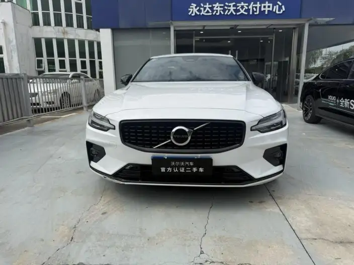 Volvo S60 2025 Model B5 Smart Elegance Sports Edition