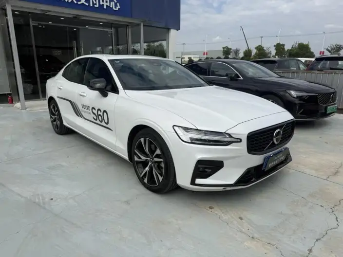 Volvo S60 2025 Model B5 Smart Elegance Sports Edition