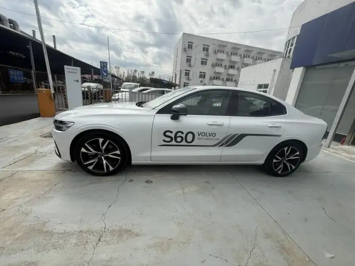 Volvo S60 2025 Model B5 Smart Elegance Sports Edition
