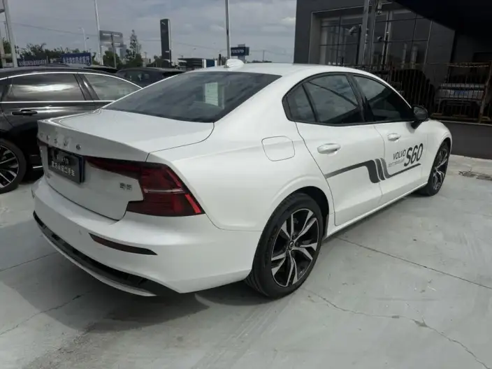 Volvo S60 2025 Model B5 Smart Elegance Sports Edition – фото 7