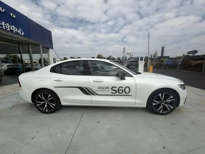 Volvo S60 2025 Model B5 Smart Elegance Sports Edition – фото 8
