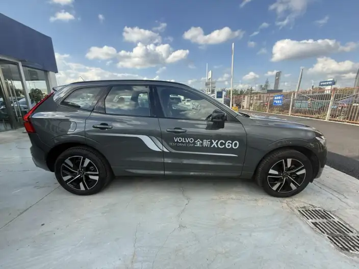 Volvo XC60 2026 Model B5 4WD Smart Range Sports Edition – фото 8