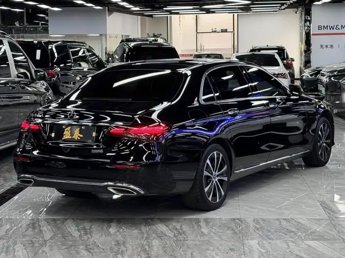 Mercedes-Benz E-Class PHEV 2022 Model E 350 e L sedan – фото 7