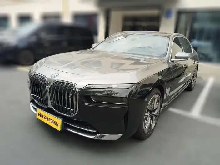 BMW i7 2023 Model xDrive60L Luxury Set – фото 1