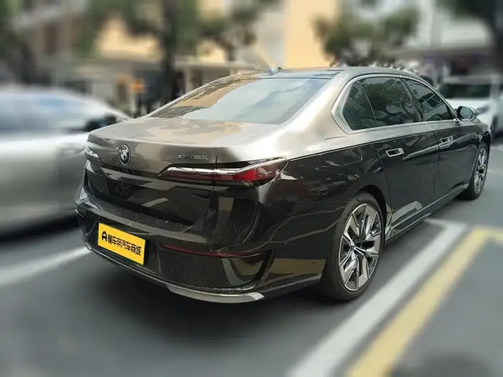 BMW i7 2023 Model xDrive60L Luxury Set – фото 2
