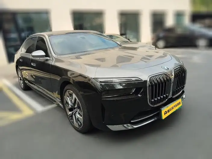 BMW i7 2023 Model xDrive60L Luxury Set – фото 3