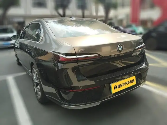 BMW i7 2023 Model xDrive60L Luxury Set – фото 4