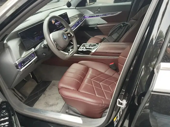 BMW i7 2023 Model xDrive60L Luxury Set – фото 10