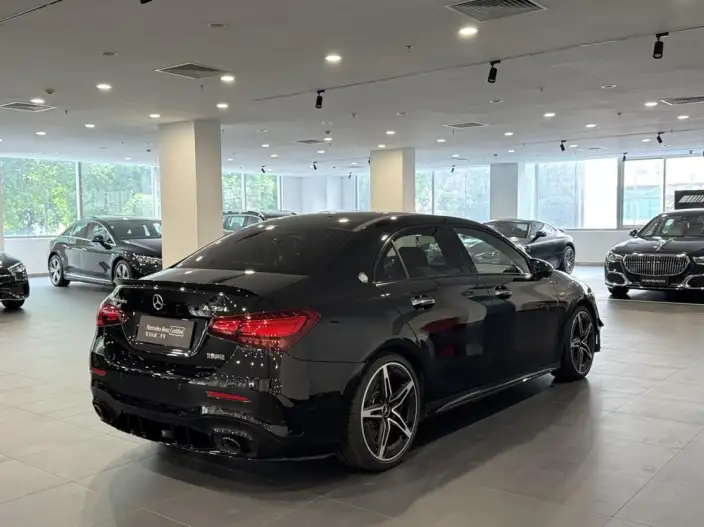 Mercedes-Benz A-Class AMG 2025 Model AMG A 35 L 4MATIC – фото 5