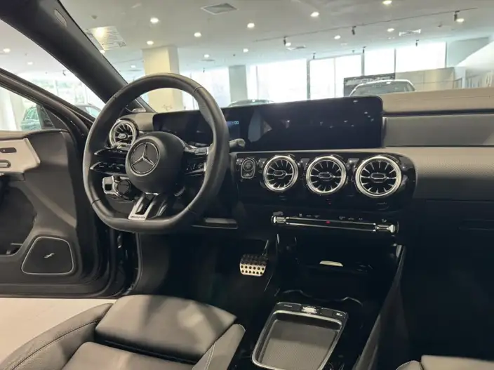 Mercedes-Benz A-Class AMG 2025 Model AMG A 35 L 4MATIC – фото 8