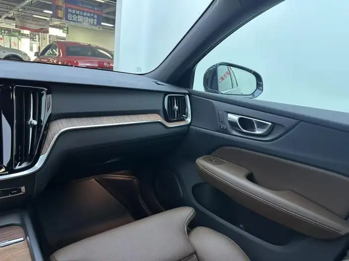 Volvo V60 2024 Model B5 Smart Range Deluxe Edition – фото 6