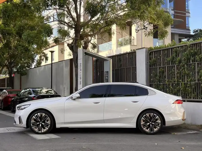 BMW 5 Series 2024 Model 530Li Exclusive Model Luxury Set – фото 3