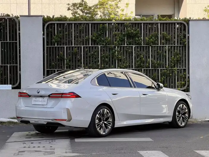 BMW 5 Series 2024 Model 530Li Exclusive Model Luxury Set – фото 5