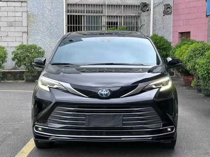 Toyota Sienna 2021 Model 2.5L Hybrid Premium Edition – фото 2