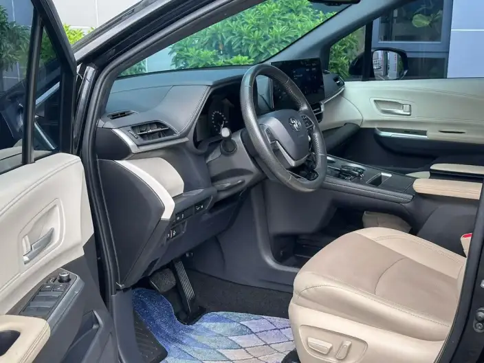 Toyota Sienna 2021 Model 2.5L Hybrid Premium Edition – фото 8