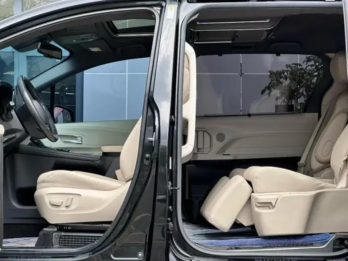 Toyota Sienna 2021 Model 2.5L Hybrid Premium Edition – фото 10