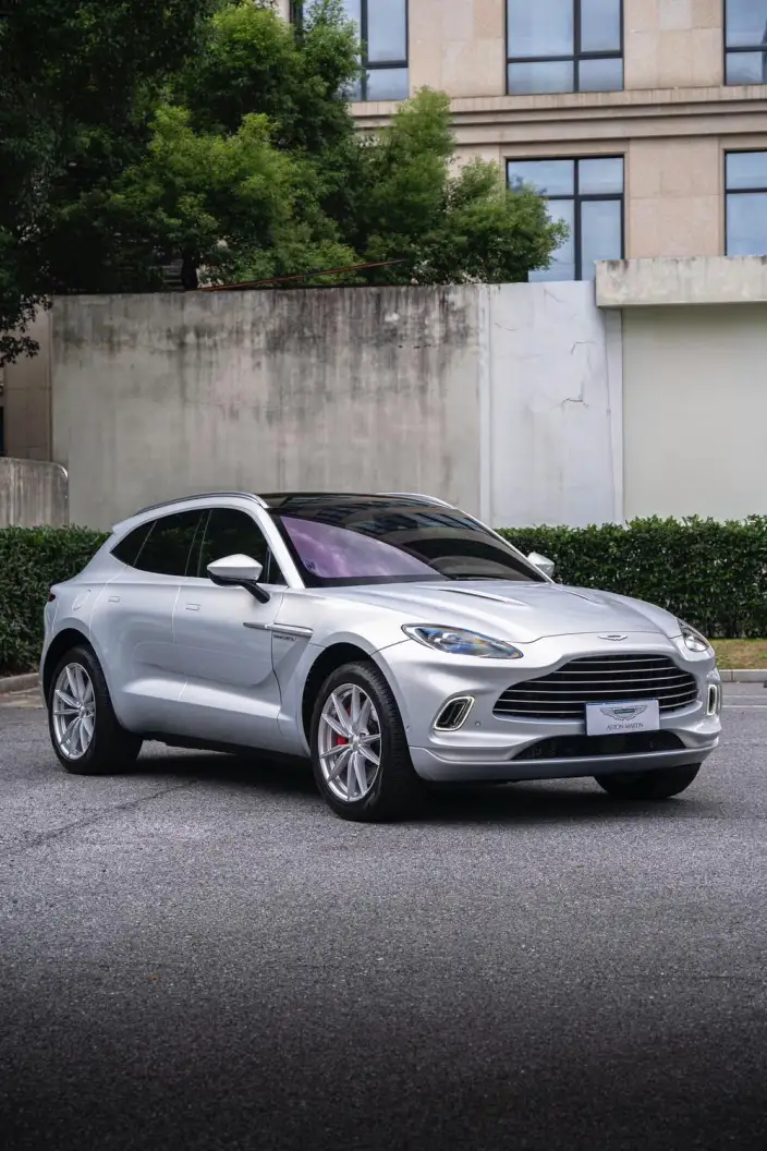 Aston Martin DBX 2024 Model 3.0T STRAIGHT SIX – фото 3
