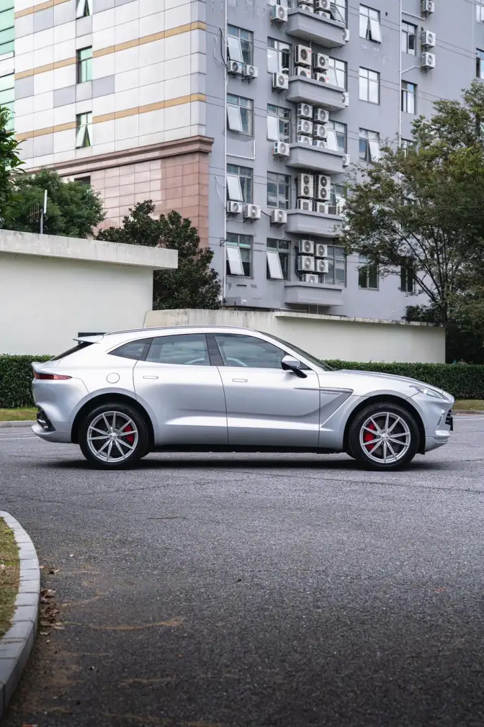 Aston Martin DBX 2024 Model 3.0T STRAIGHT SIX – фото 4