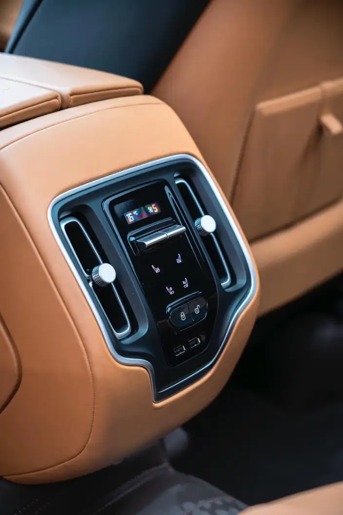 Aston Martin DBX 2024 Model 3.0T STRAIGHT SIX – фото 6
