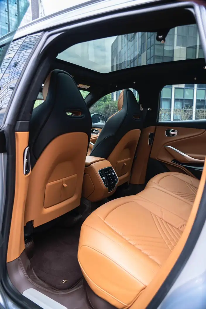 Aston Martin DBX 2024 Model 3.0T STRAIGHT SIX – фото 10