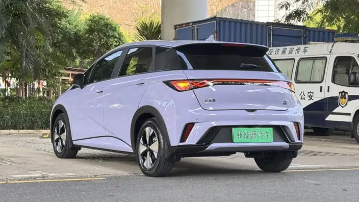 BYD Dolphin 2023 Model Fashion Edition – фото 5