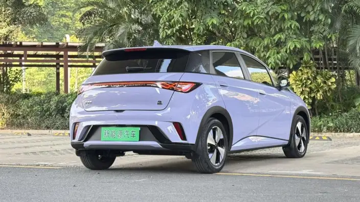 BYD Dolphin 2023 Model Fashion Edition – фото 7