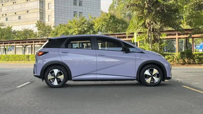 BYD Dolphin 2023 Model Fashion Edition – фото 8