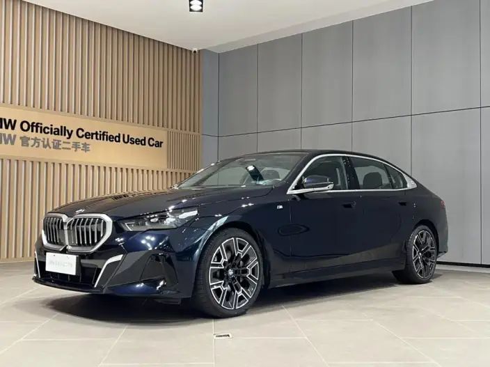 BMW 5 Series 2025 Model 530Li Exclusive Model M Sports Set – фото 1