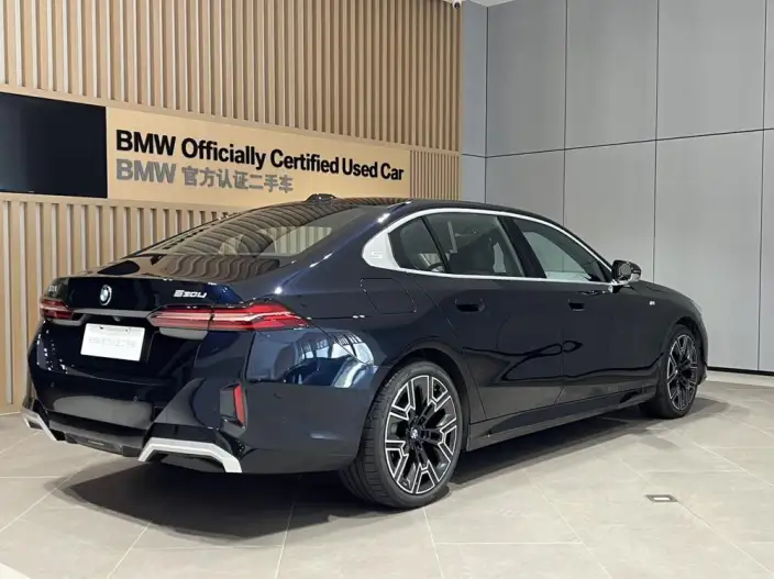 BMW 5 Series 2025 Model 530Li Exclusive Model M Sports Set – фото 5