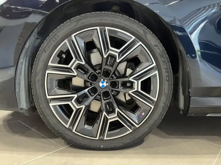BMW 5 Series 2025 Model 530Li Exclusive Model M Sports Set – фото 8